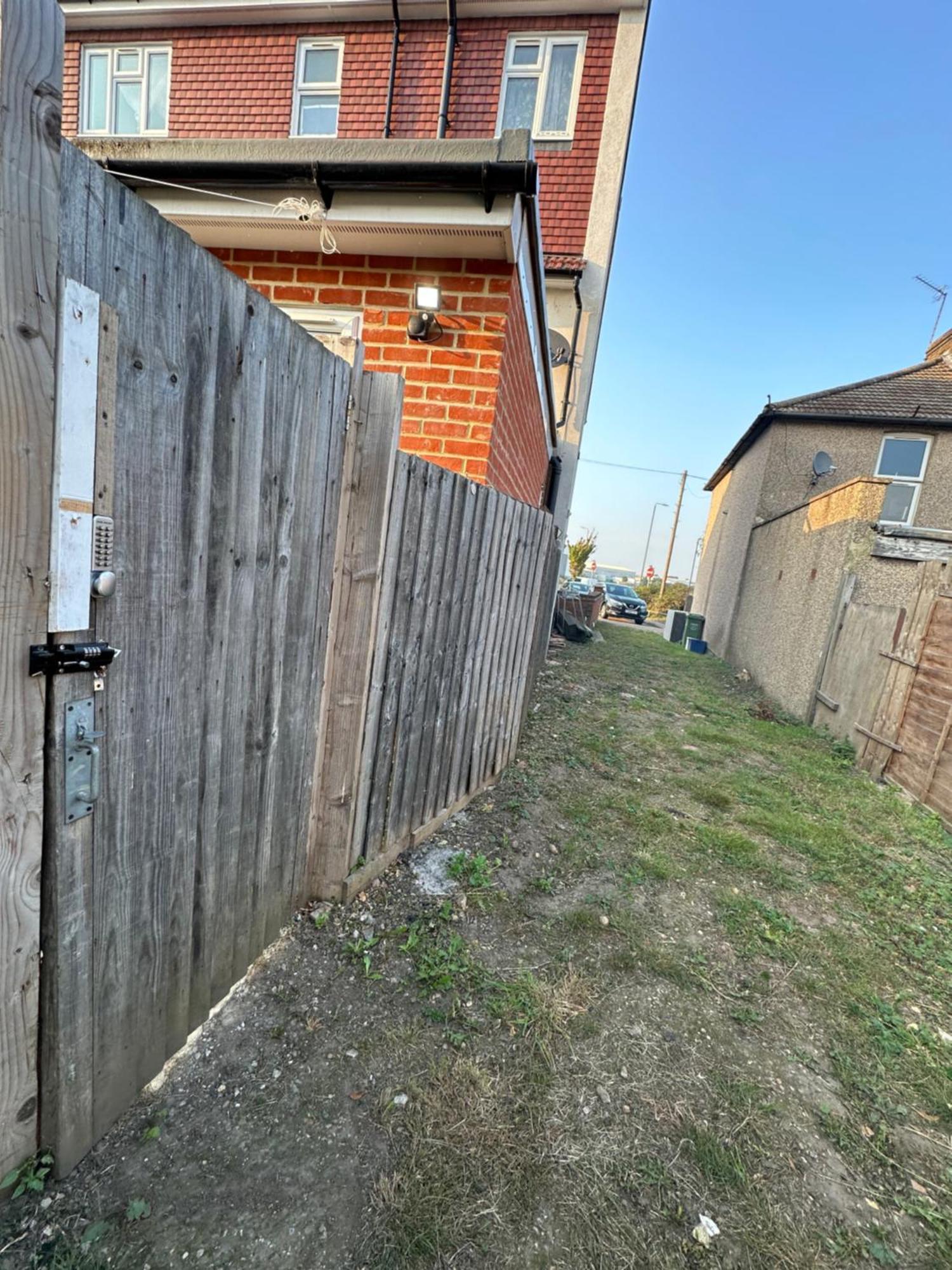 Luxury Ensuite Studio In Crayford Dartford Bexley London With Full Kitchen And Side Garden Alleyway Entrance Erith Zewnętrze zdjęcie