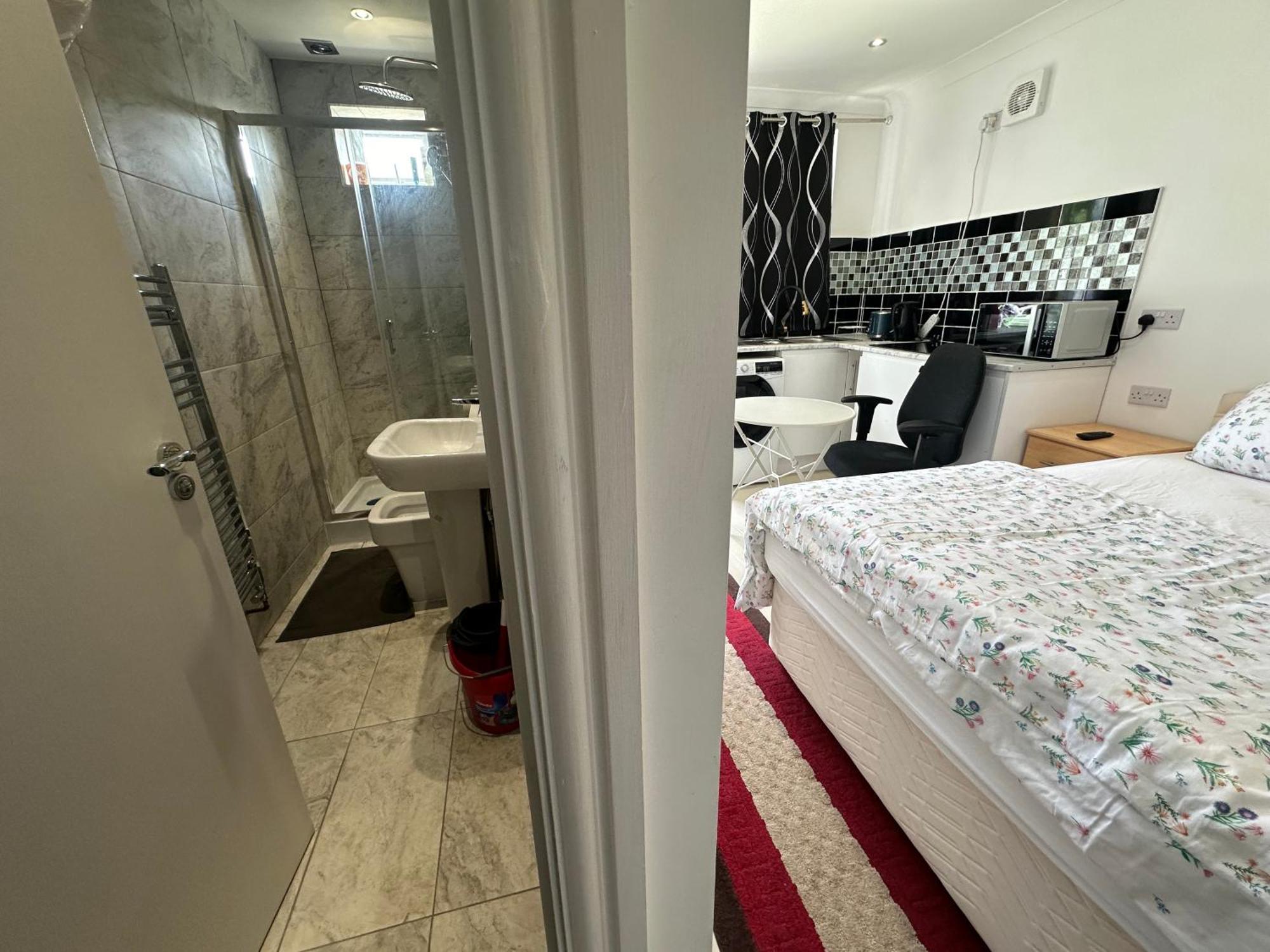 Luxury Ensuite Studio In Crayford Dartford Bexley London With Full Kitchen And Side Garden Alleyway Entrance Erith Zewnętrze zdjęcie