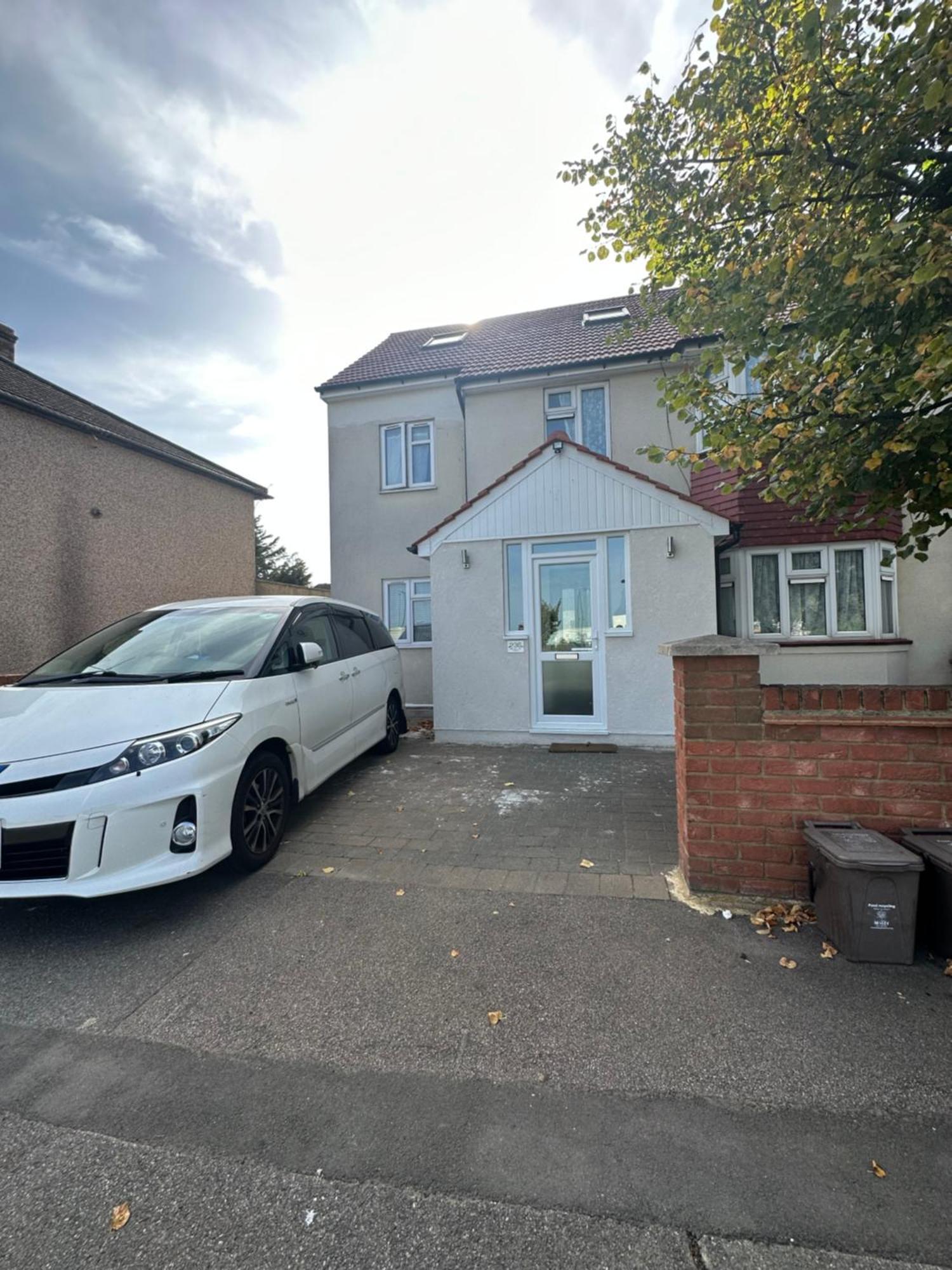 Luxury Ensuite Studio In Crayford Dartford Bexley London With Full Kitchen And Side Garden Alleyway Entrance Erith Zewnętrze zdjęcie