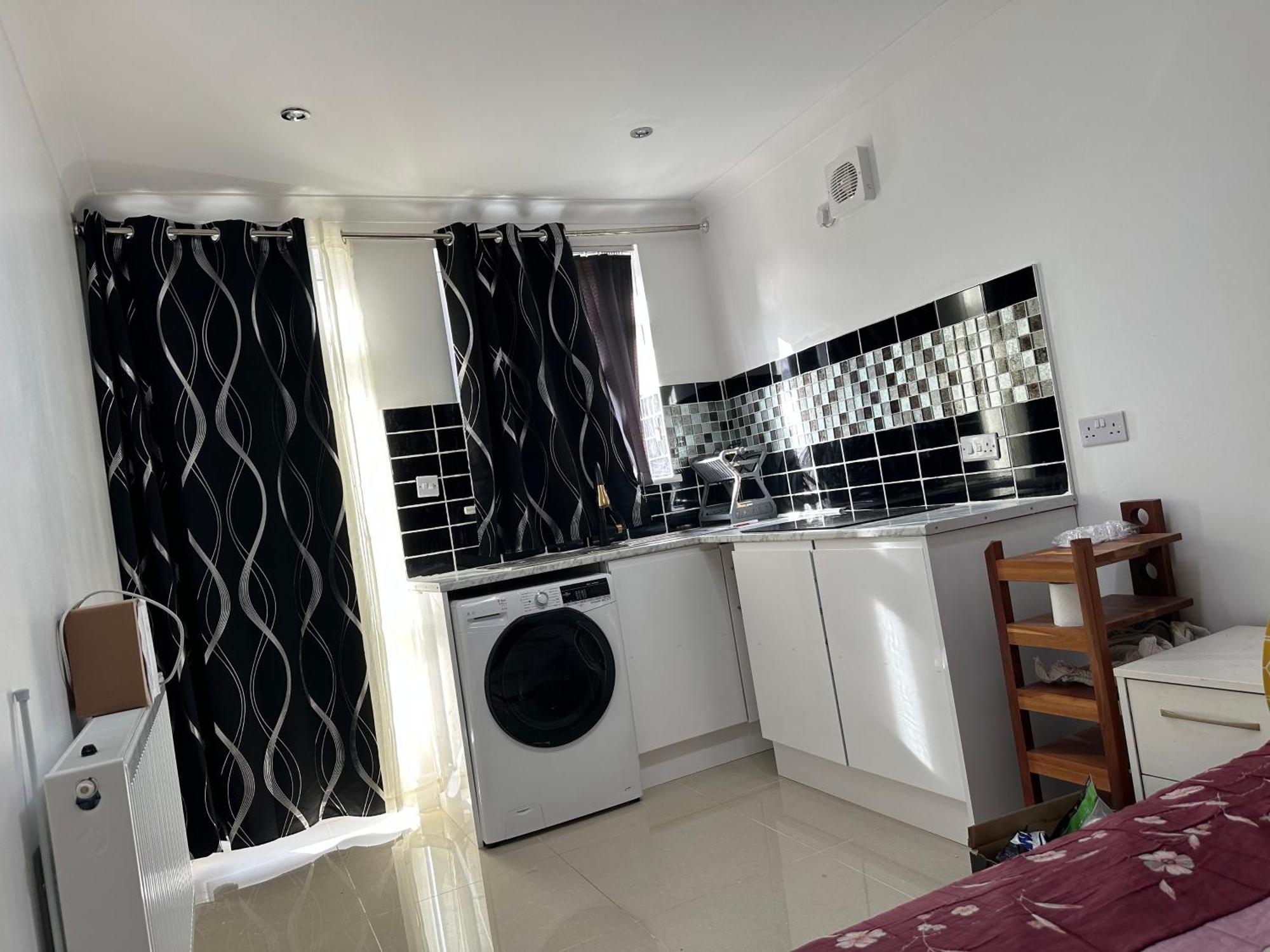 Luxury Ensuite Studio In Crayford Dartford Bexley London With Full Kitchen And Side Garden Alleyway Entrance Erith Zewnętrze zdjęcie